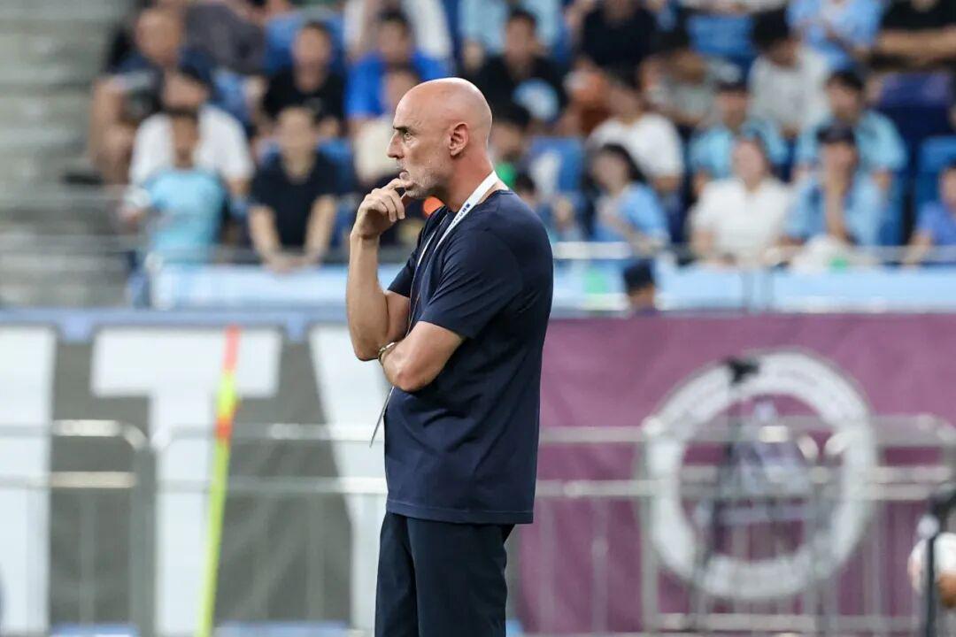 意大利一架小飞机空中撞缆车绳爆炸解体：飞行员和其弟媳不幸遇难