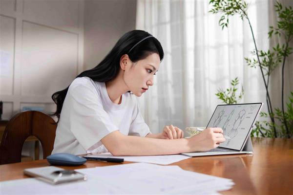 游科一帮臭做游戏的为啥总出周边 杨奇发文解释